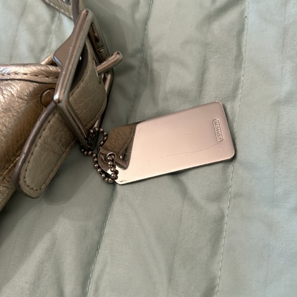 COACH METALLIC GOLD SHIMMER LEATHER BUCKET BAG, Gold Shimmer Coach Purse - Picture 4 of 14